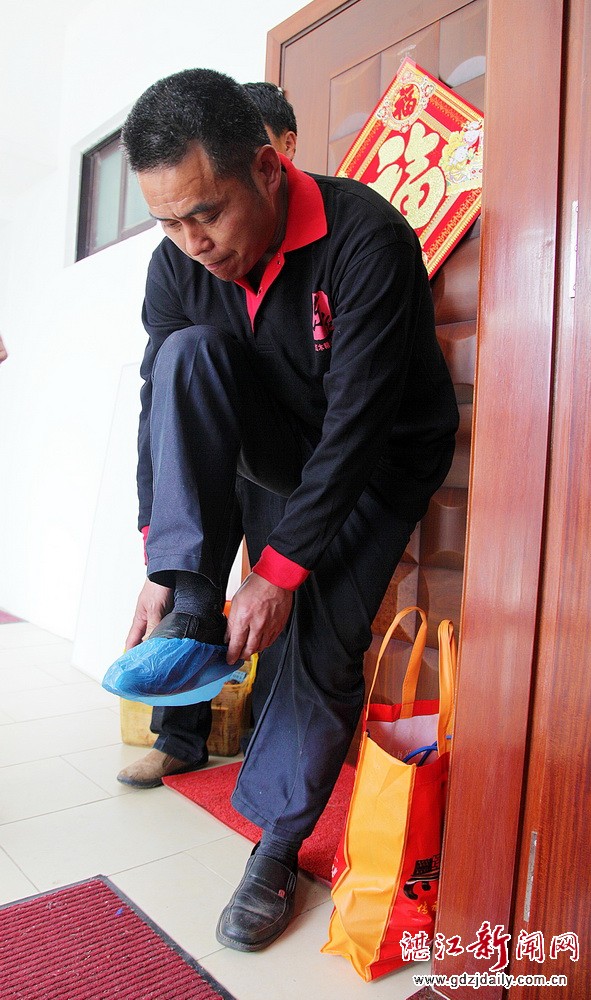 报社惠民筑平台扬善举东红厚义修家具解民忧