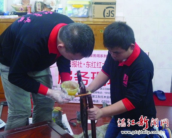 报社惠民筑平台扬善举东红厚义修家具解民忧