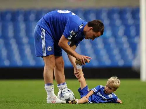 必看的足球运动员纪录片,经常看足球比赛有什么好处