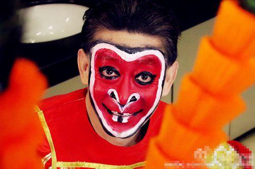 六小龄童现身安徽签售将拍3D版西游记出演孙悟空