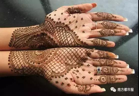 这样的文身，女孩涂后红疹起泡留疤都来了，你还敢玩吗？