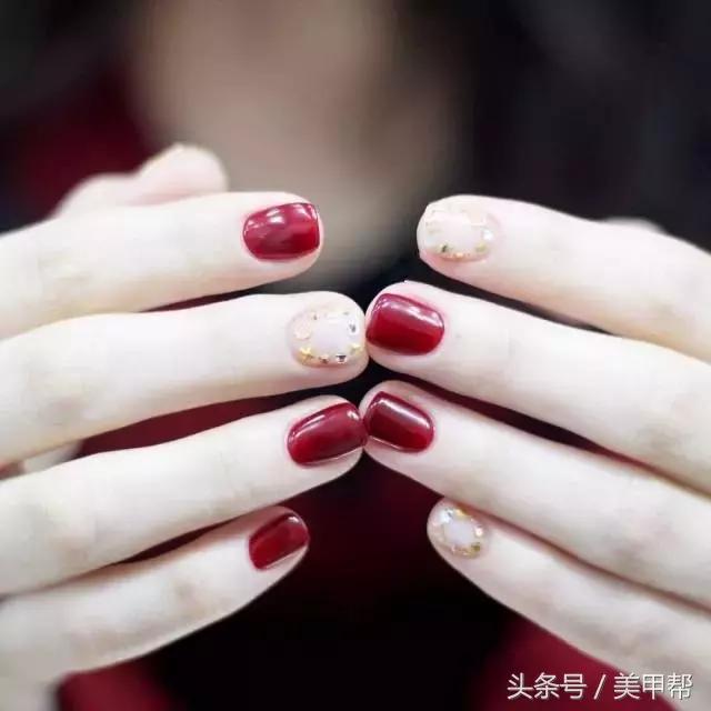 夏天的美甲款式短指甲显白,指甲又短又宽怎么美甲