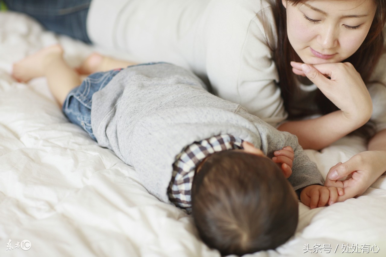 孩子每天晚上磨蹭到很晚才睡，聪明家长不动声色，用这些办法搞定