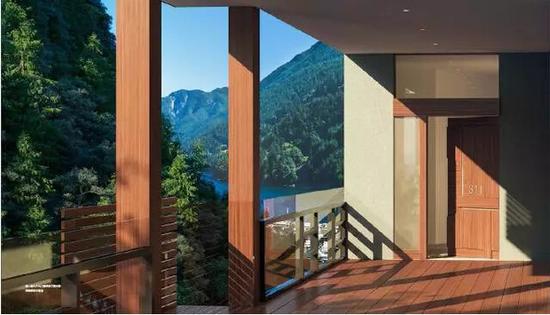 和海豚一起玩的地方,与海豚接触的地方