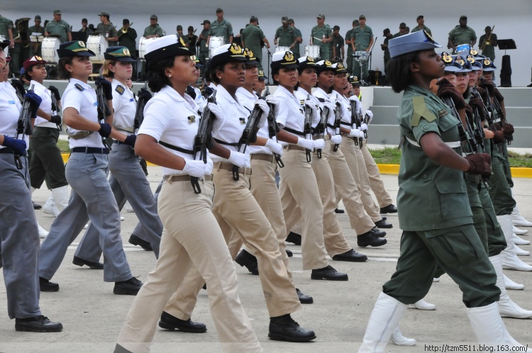 各国女兵中国女兵最帅,各国女兵阅兵颜值对比