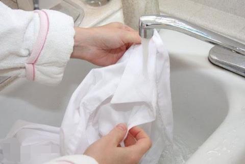 西装衬衫怎么洗可以用洗衣机洗吗,白衬衫西服裤子该怎么洗