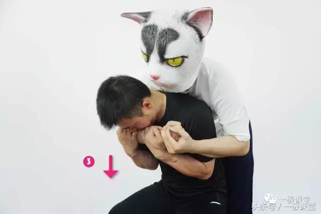 被歹徒拦腰抱住该怎样挣脱,被歹徒从背后勒住脖子搞笑