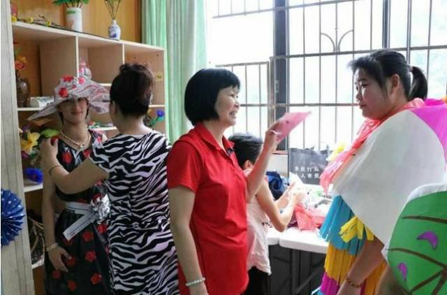 废旧物做战袍，红山街工疗站“环保+”创意演绎“服装时尚秀”