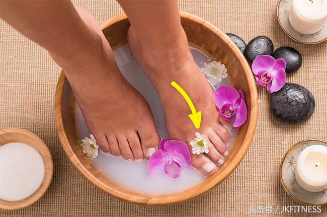 脚拇指外翻微创和复位哪种效果好,五十多岁了脚大拇指外翻能治愈吗