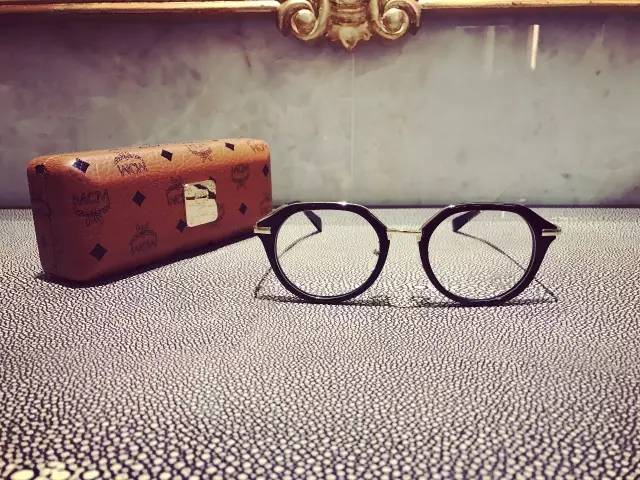 一日一物分享,井柏然同款黑框眼镜