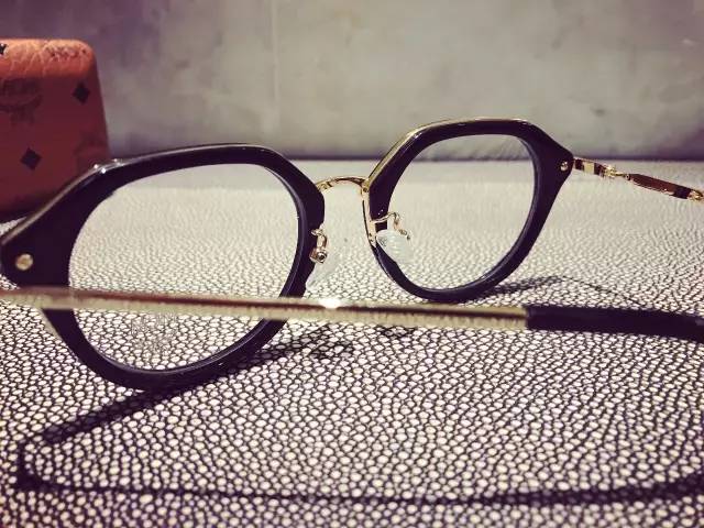 一日一物分享,井柏然同款黑框眼镜