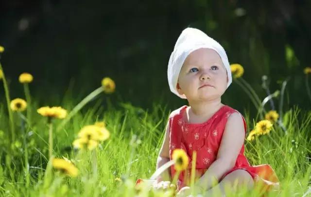 宝宝湿疹反复抓挠怎么办,小孩湿疹一直挠怎么办