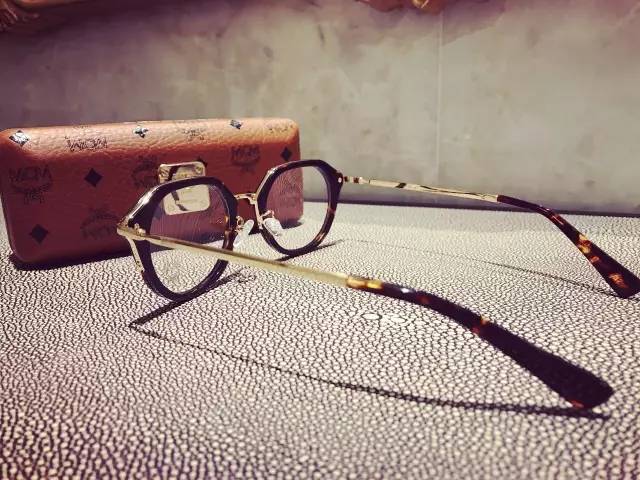 一日一物分享,井柏然同款黑框眼镜