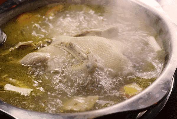 江西正宗鸭做法,活鸭的正宗熬制方法