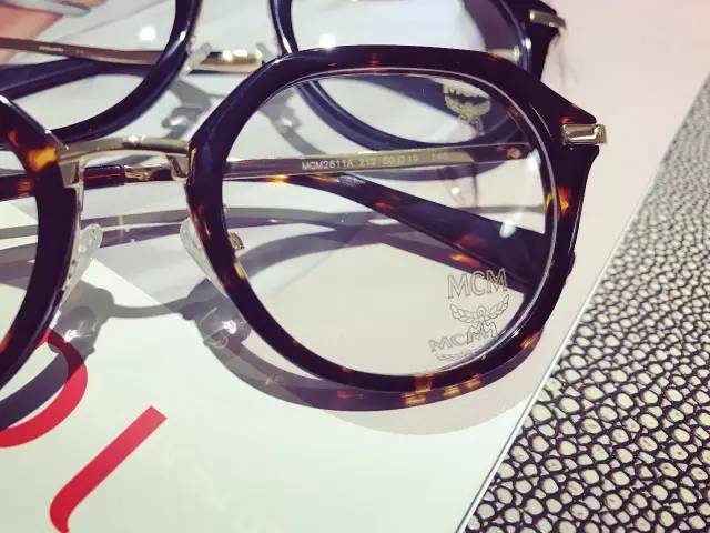 一日一物分享,井柏然同款黑框眼镜