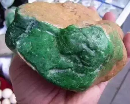 行话里说，“石头不骗人，都是人骗人？”翡翠行家都差点受骗了！