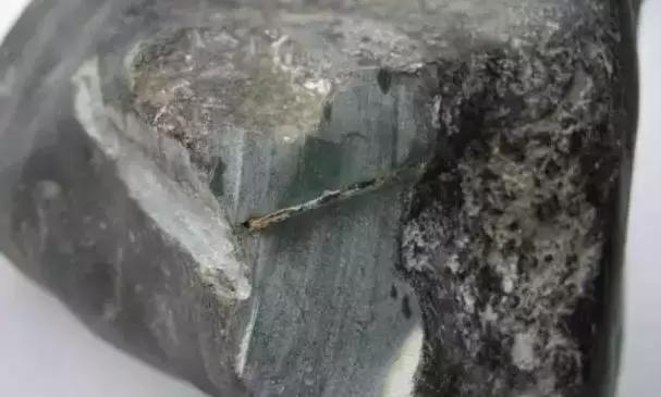 行话里说，“石头不骗人，都是人骗人？”翡翠行家都差点受骗了！