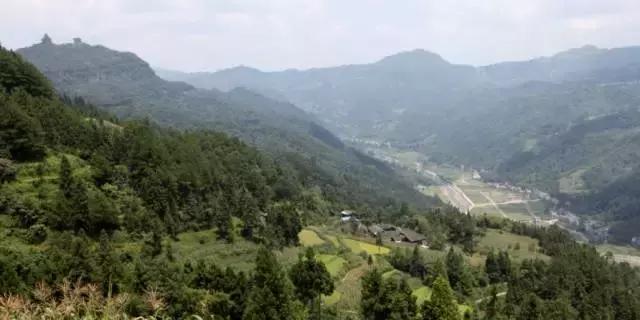 忠路老屋基，太美哒，美得登上《武陵土家》封面