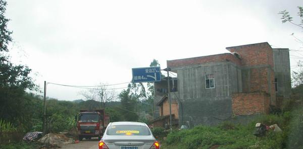 中越边境，越南女人来中国打工，越南男人戴绿帽子干活