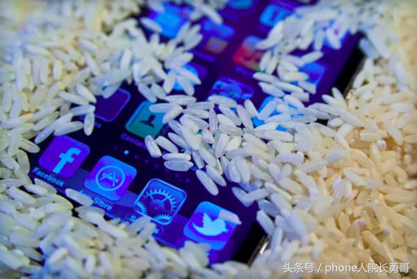 oppoVIVO华为三星苹果等手机进水，怎么处理？