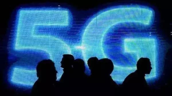 明年双摄手机成主流；高通、苹果卡位脸部辨识；嵌入式存储器转型