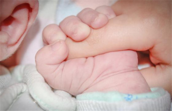 怀孕两次都不发育怎么回事,两次hcg不翻倍导致胎停咋回事