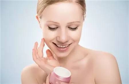 隔离霜cc霜粉底液哪个最好用,隔离霜粉底液和bb霜的区别