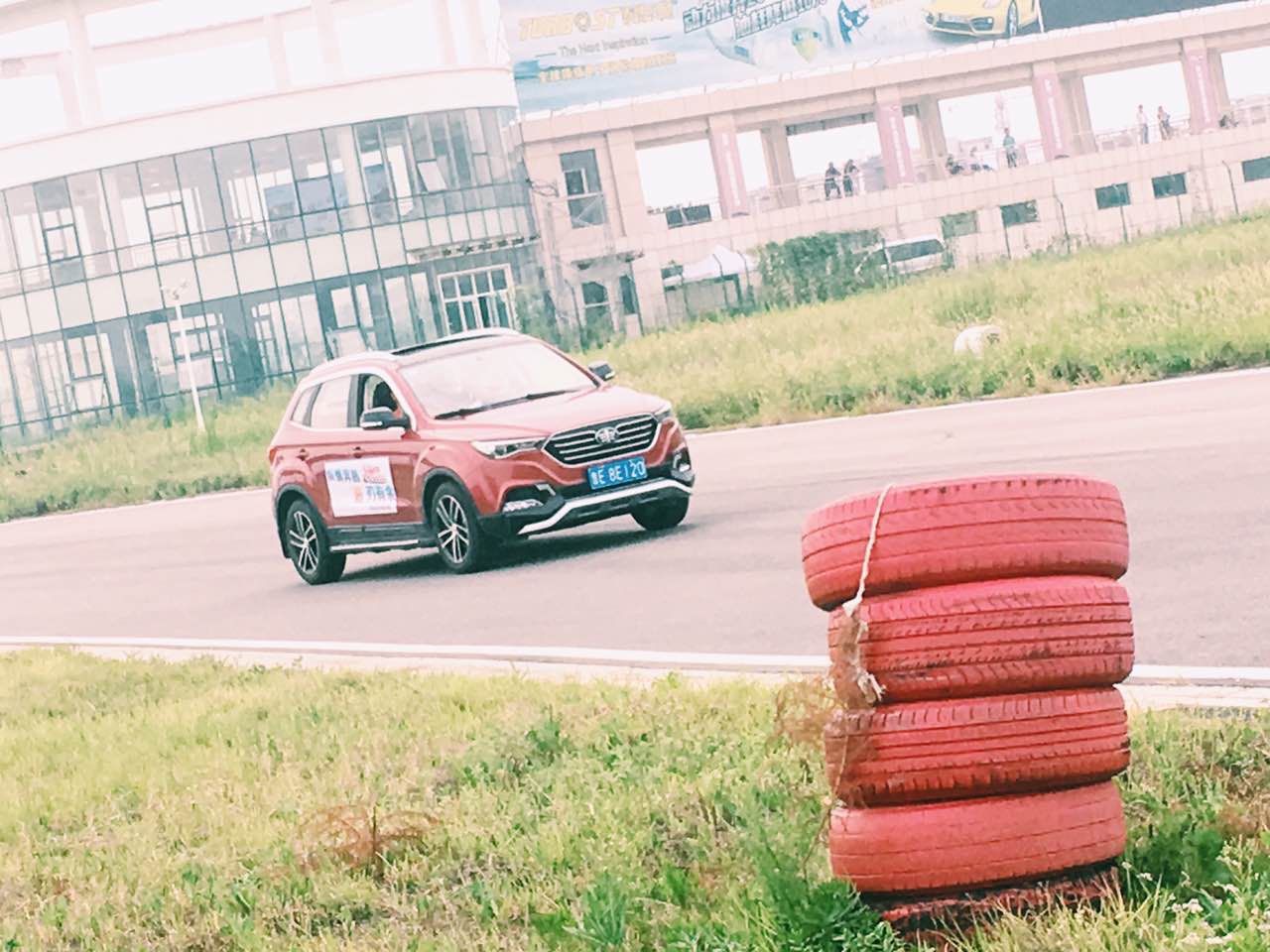 奔腾双核好还是i3好,奔腾两厢车推荐