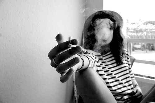 孕妈妈嘴里发苦是怎么回事,孕早期嘴巴苦没胃口正常吗