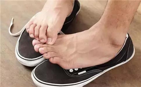 混合型脚气最难治吗,水泡型脚气和糜烂型脚气哪种难治