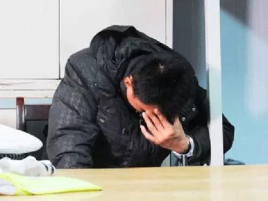 孕妇梦到28周就生了孩子,28岁孕妇怀孕挺着大肚子