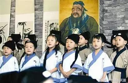 梁中与红中曾合校办学多年~两校原是亲生血缘关系