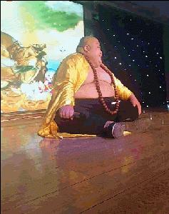 我室友说了，不打耳洞的话，结婚的时候少件首饰