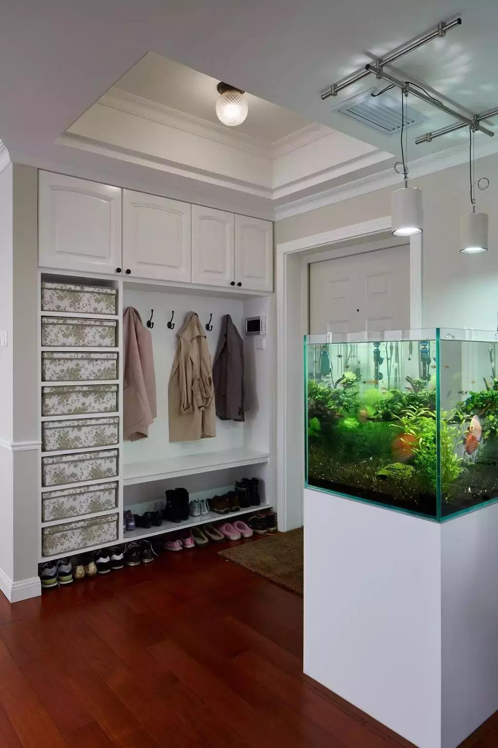 鞋柜正对楼梯有什么忌讳,邻居家的鞋柜正对我家门好吗