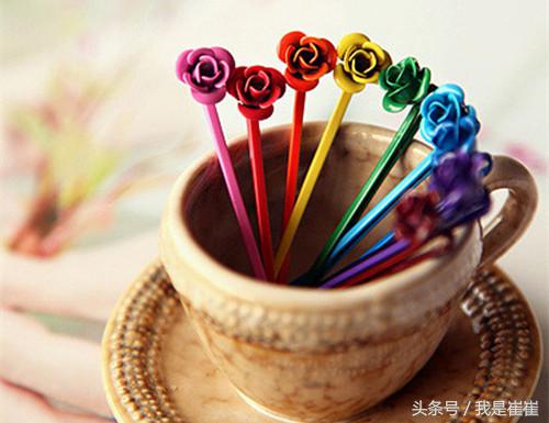 说说上一年情人节陪你身边的那个人现在还在吗？