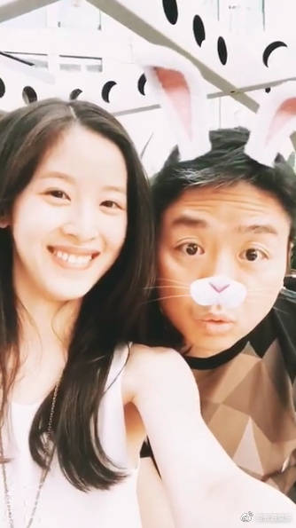 奶茶妹妹有多幸福,奶茶妹妹和好友合影