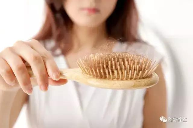 产后掉头发怎么饮食调理,产后掉头发最佳治疗方法