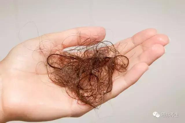 产后掉头发怎么饮食调理,产后掉头发最佳治疗方法