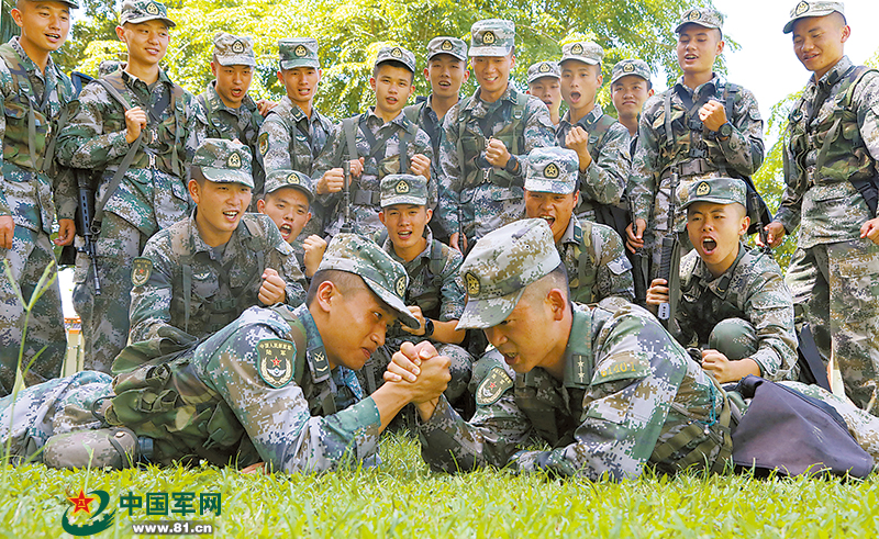 当新兵遇到师长,当老班长遇见以前的兵