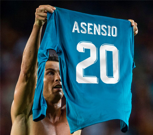 本泽马错失空门齐达内拍草皮,齐达内评价贝尔本泽马