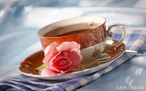 说说上一年情人节陪你身边的那个人现在还在吗？