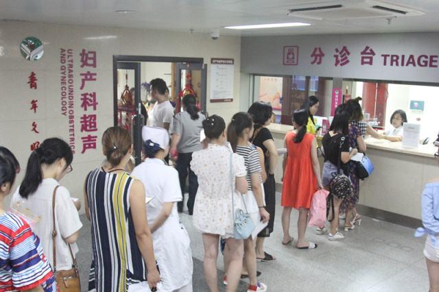 孕妇梦到28周就生了孩子,28岁孕妇怀孕挺着大肚子