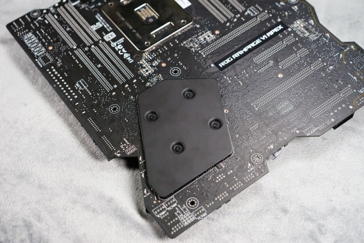 全方位打造酷睿X超频利器！ROGR6A主板评测