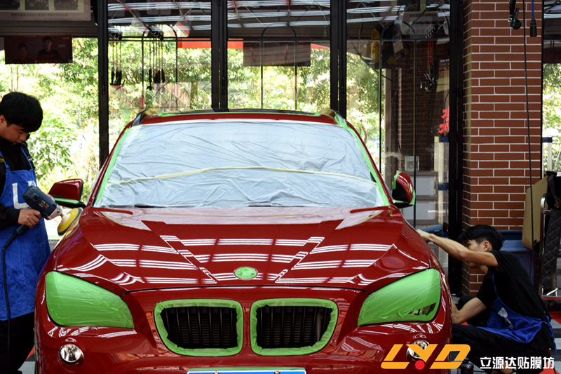 镀晶后漆面不是很光滑,漆面镀晶的前后对比效果