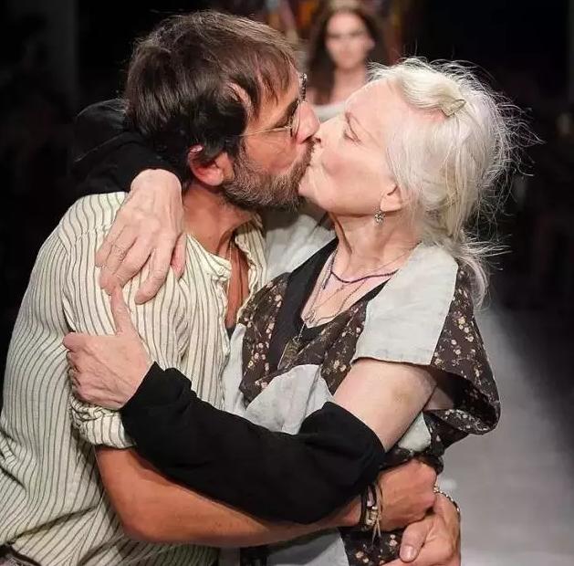 50岁娶鲜肉老公，74岁炮轰首相，每一天都作妖到闪闪发光！