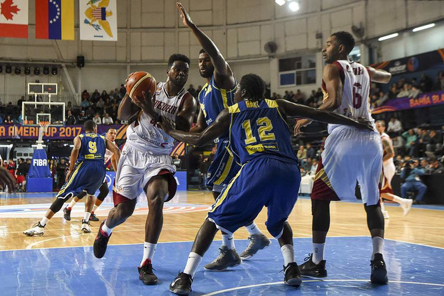 美洲杯科比逆天拉杆,美洲杯科比队内对抗