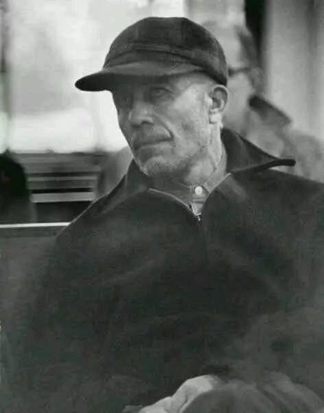 杀人扒皮制成工艺品：虔信圣经的母亲为何教育出“德州电锯杀人狂”？