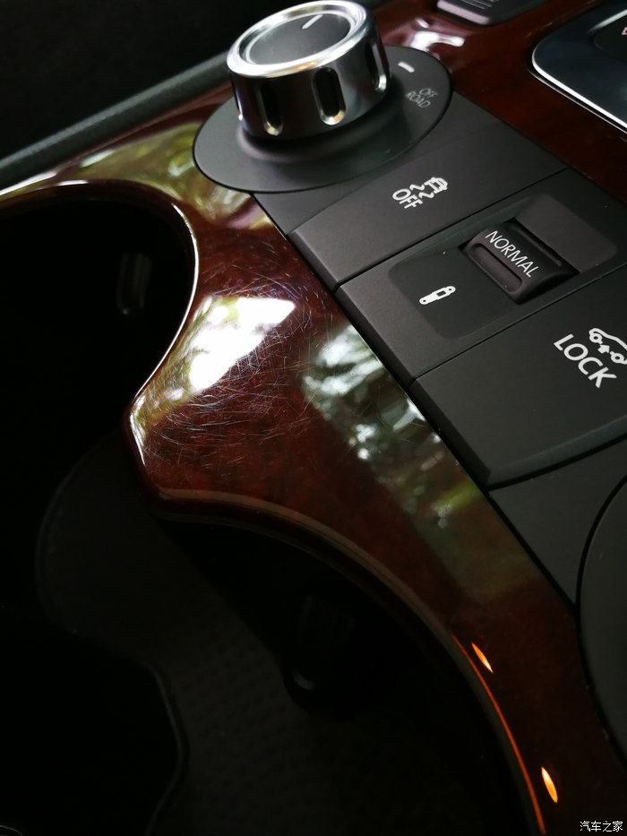 实木板材UV面划痕怎么修补,汽车门内饰板有划痕怎么处理