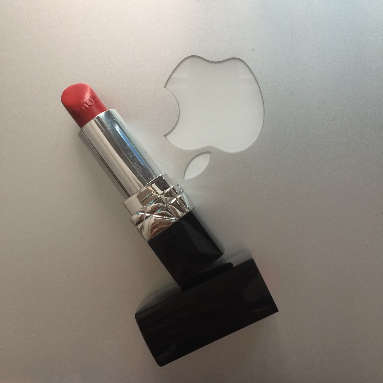 还在傻傻看试色疯狂买口红？看这一篇就够啦！