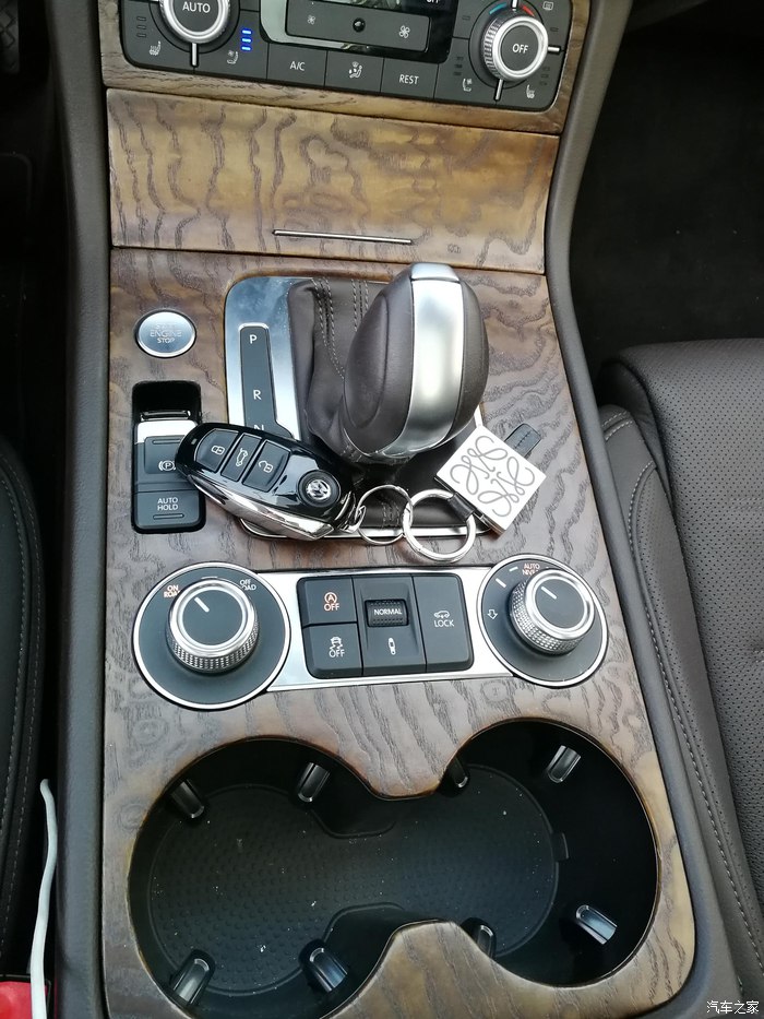 实木板材UV面划痕怎么修补,汽车门内饰板有划痕怎么处理